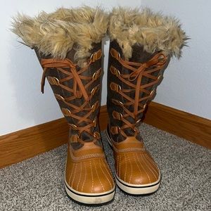 Sorel, tall waterproof boots. Excellent used condition! Fast shipping!
